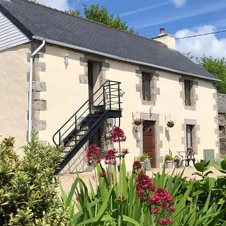 The Lotus. Romantic, Rural Hideaway Near Huelgoat Holiday home *
