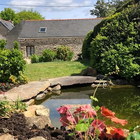 The Lotus. Romantic, Rural Hideaway Near Huelgoat Loqueffret